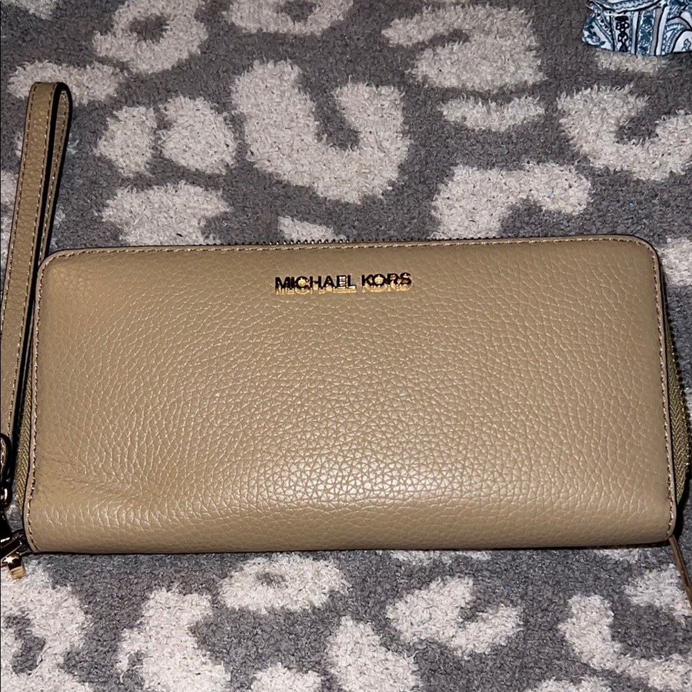 🚨REDUCED🚨Michael Kors Tan Leather Wallet